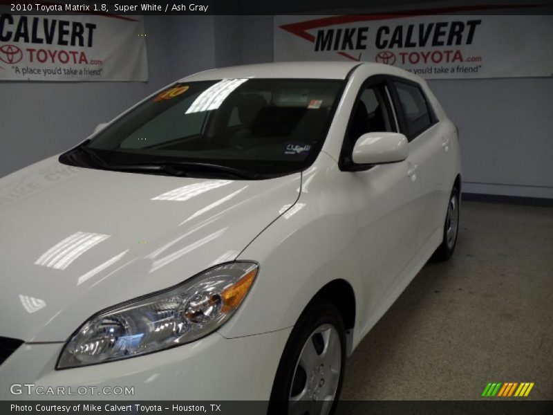Super White / Ash Gray 2010 Toyota Matrix 1.8
