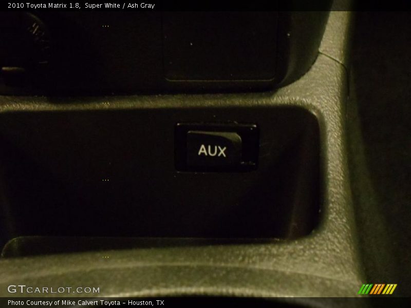 Super White / Ash Gray 2010 Toyota Matrix 1.8