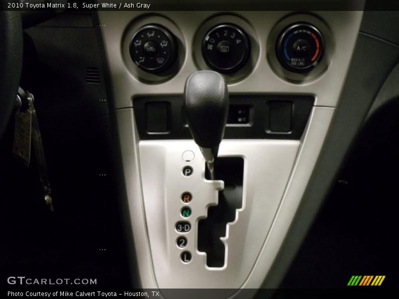 Super White / Ash Gray 2010 Toyota Matrix 1.8