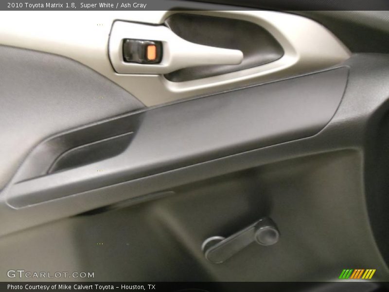 Super White / Ash Gray 2010 Toyota Matrix 1.8