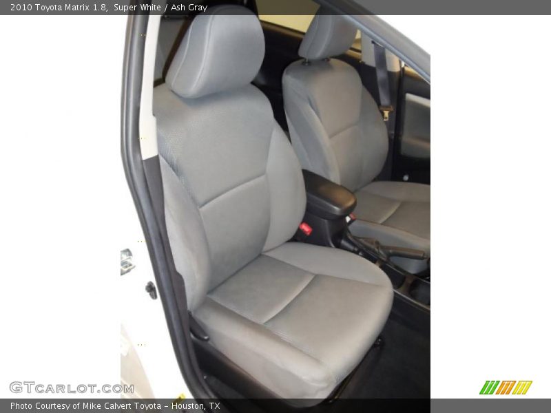 Super White / Ash Gray 2010 Toyota Matrix 1.8