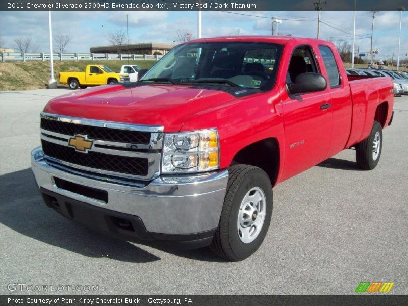 Front 3/4 View of 2011 Silverado 2500HD Extended Cab 4x4