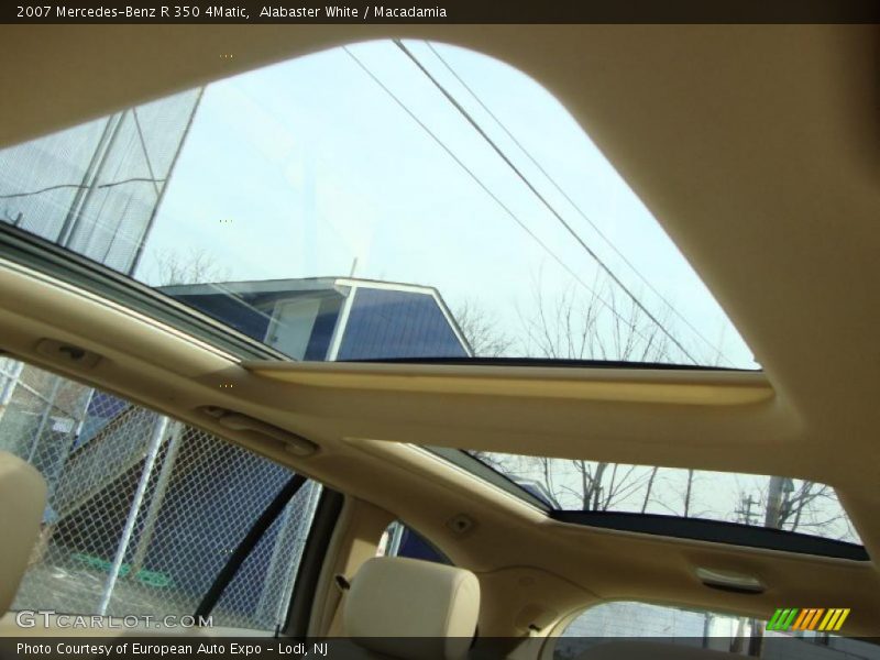 Alabaster White / Macadamia 2007 Mercedes-Benz R 350 4Matic