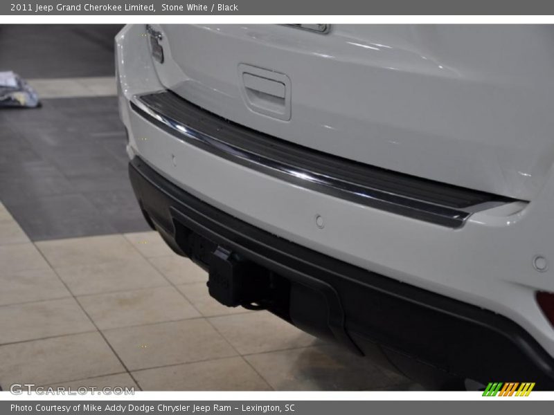 Stone White / Black 2011 Jeep Grand Cherokee Limited