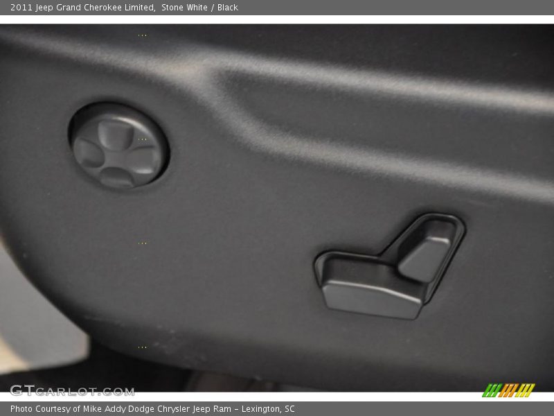 Stone White / Black 2011 Jeep Grand Cherokee Limited