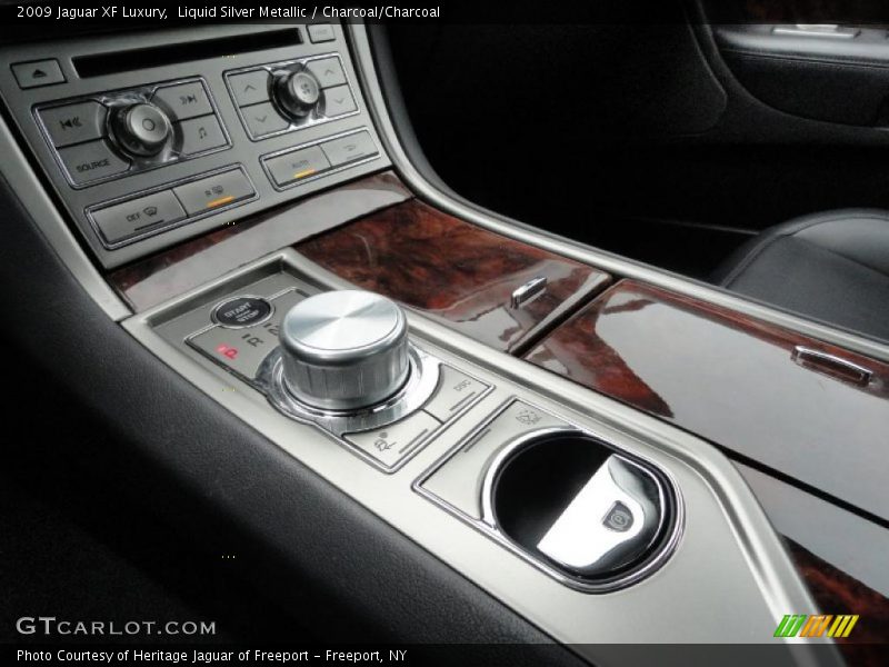 Liquid Silver Metallic / Charcoal/Charcoal 2009 Jaguar XF Luxury