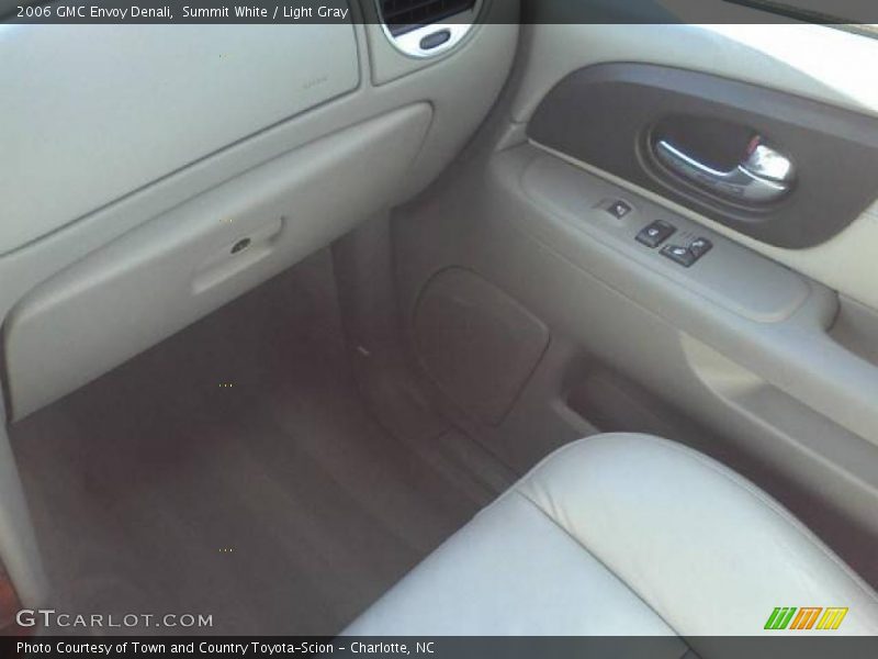 Summit White / Light Gray 2006 GMC Envoy Denali