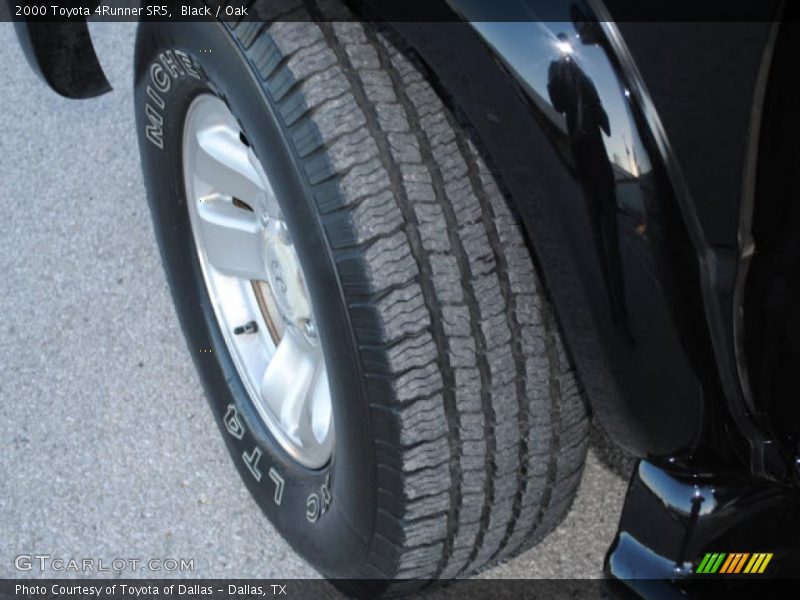 Black / Oak 2000 Toyota 4Runner SR5