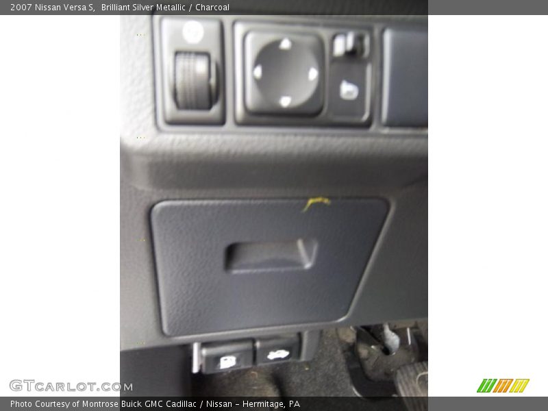 Brilliant Silver Metallic / Charcoal 2007 Nissan Versa S