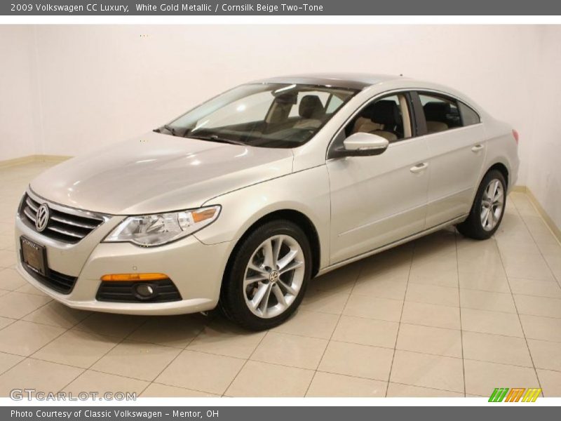 Front 3/4 View of 2009 CC Luxury