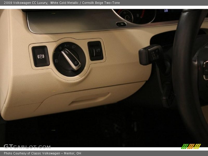 White Gold Metallic / Cornsilk Beige Two-Tone 2009 Volkswagen CC Luxury