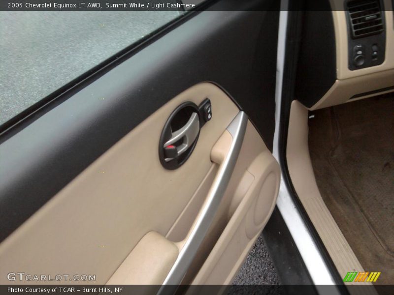 Summit White / Light Cashmere 2005 Chevrolet Equinox LT AWD