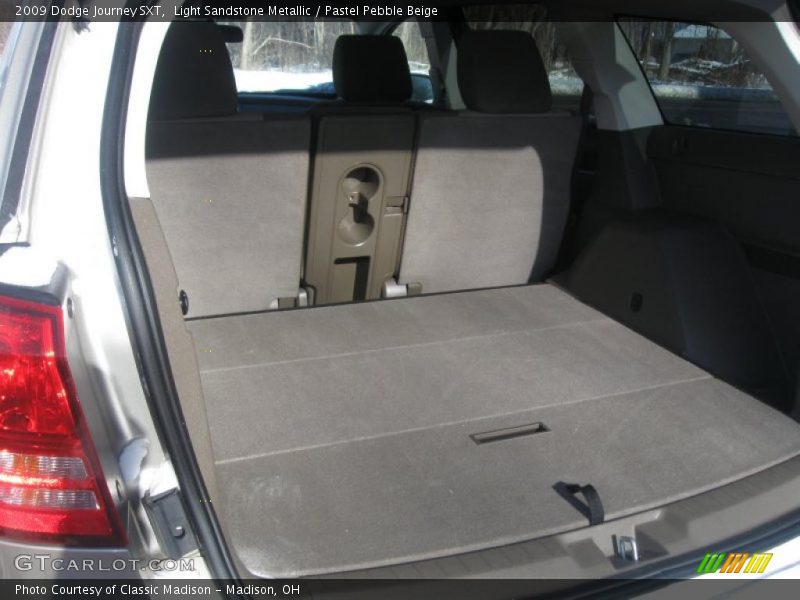 Light Sandstone Metallic / Pastel Pebble Beige 2009 Dodge Journey SXT