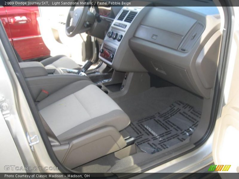 Light Sandstone Metallic / Pastel Pebble Beige 2009 Dodge Journey SXT