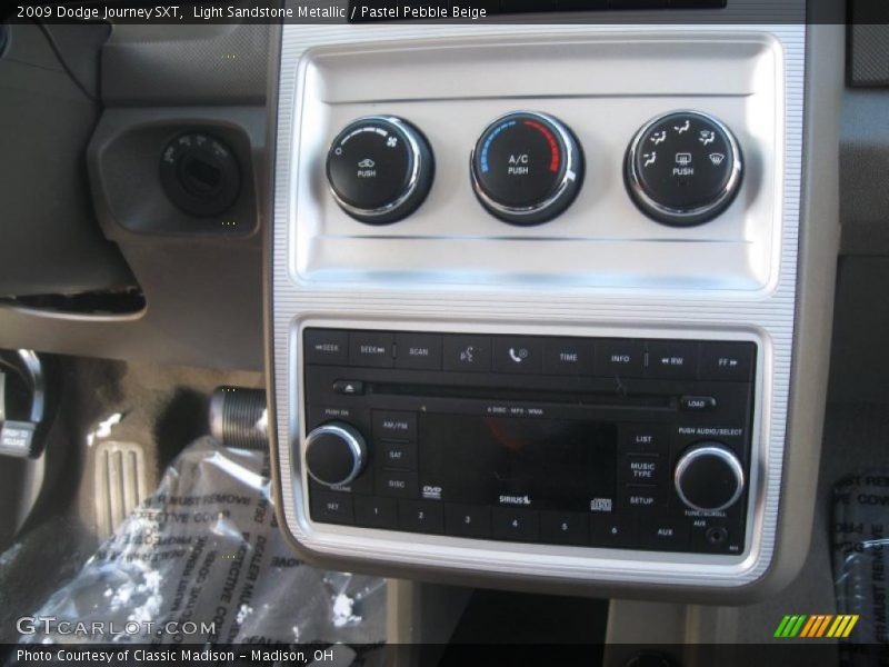 Light Sandstone Metallic / Pastel Pebble Beige 2009 Dodge Journey SXT
