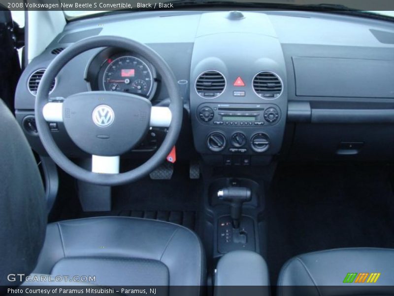 Dashboard of 2008 New Beetle S Convertible