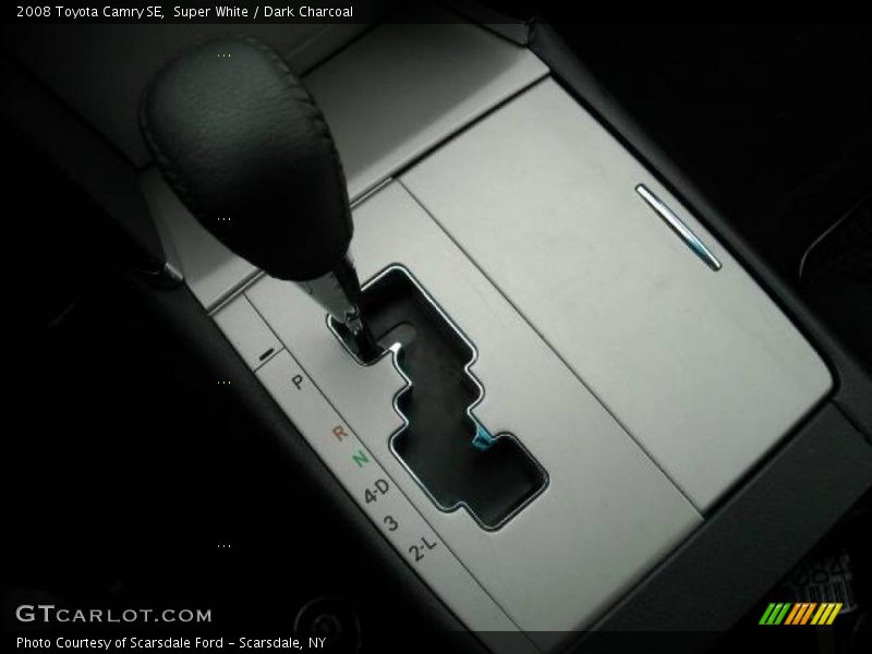 Super White / Dark Charcoal 2008 Toyota Camry SE