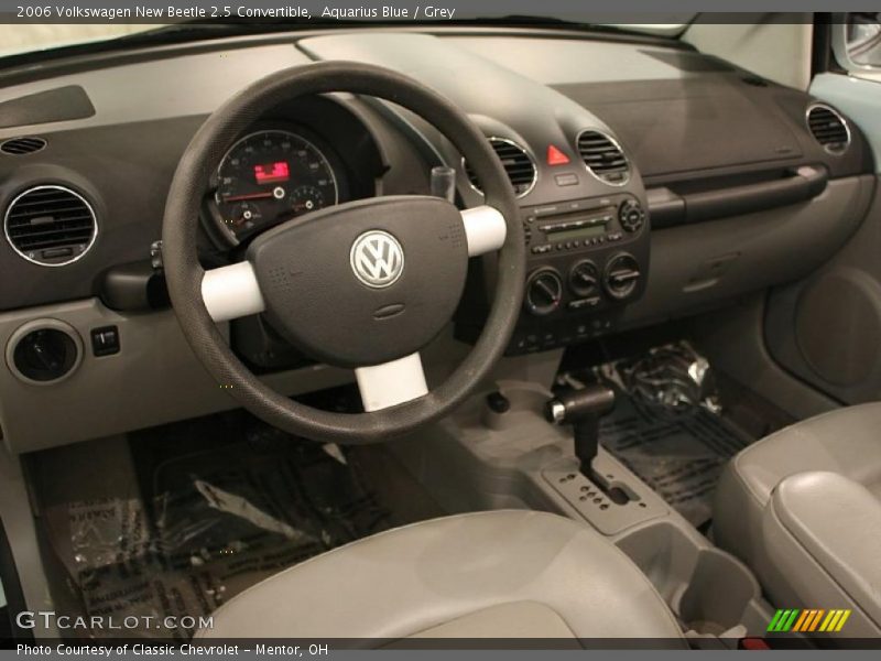 Dashboard of 2006 New Beetle 2.5 Convertible