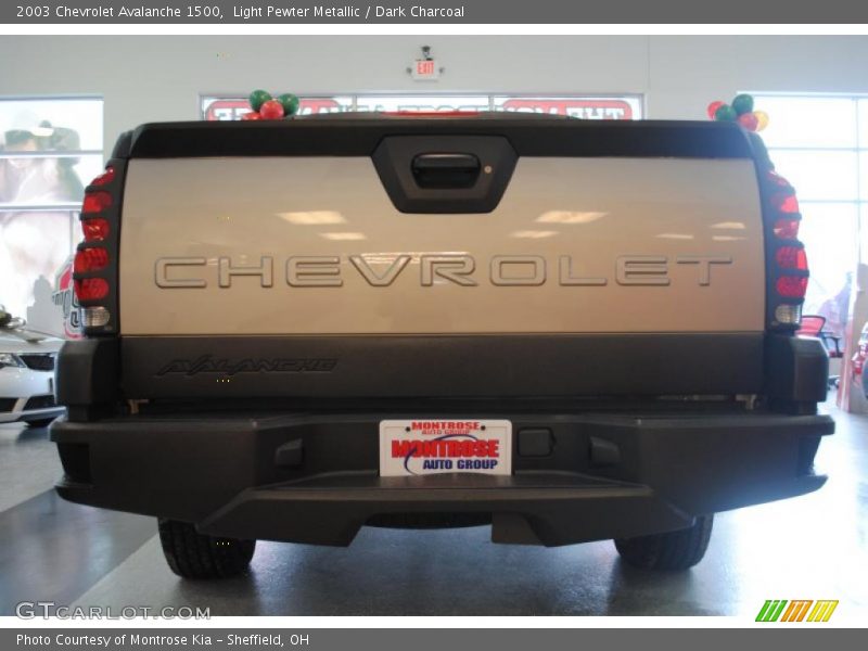 Light Pewter Metallic / Dark Charcoal 2003 Chevrolet Avalanche 1500