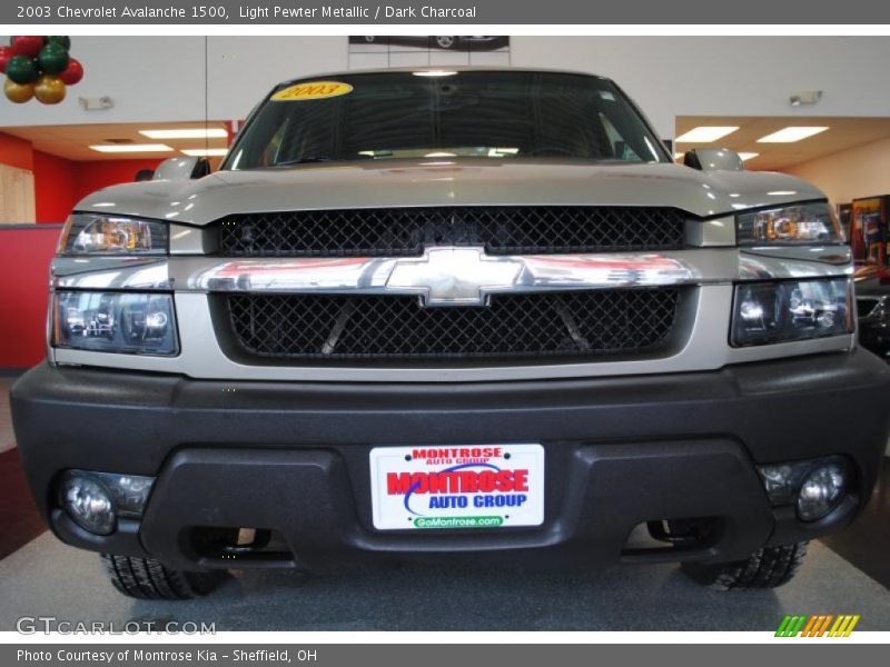 Light Pewter Metallic / Dark Charcoal 2003 Chevrolet Avalanche 1500