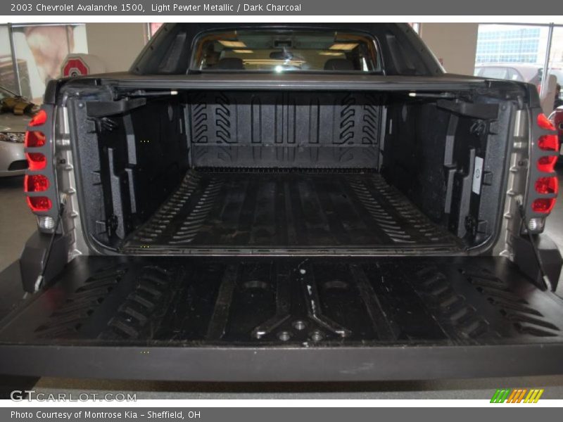 Light Pewter Metallic / Dark Charcoal 2003 Chevrolet Avalanche 1500