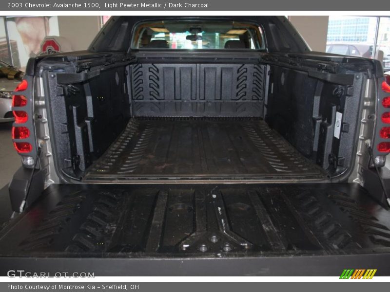 Light Pewter Metallic / Dark Charcoal 2003 Chevrolet Avalanche 1500