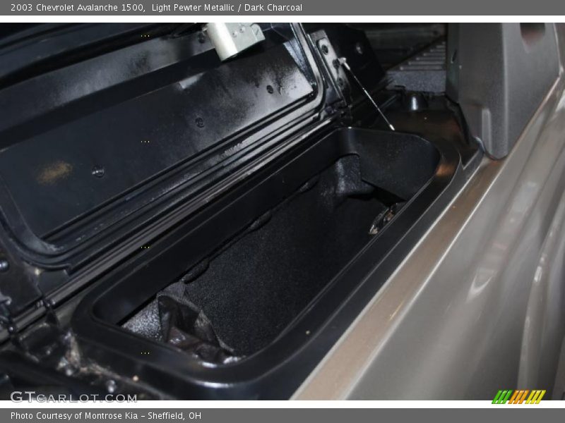 Light Pewter Metallic / Dark Charcoal 2003 Chevrolet Avalanche 1500