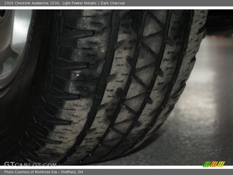 Light Pewter Metallic / Dark Charcoal 2003 Chevrolet Avalanche 1500