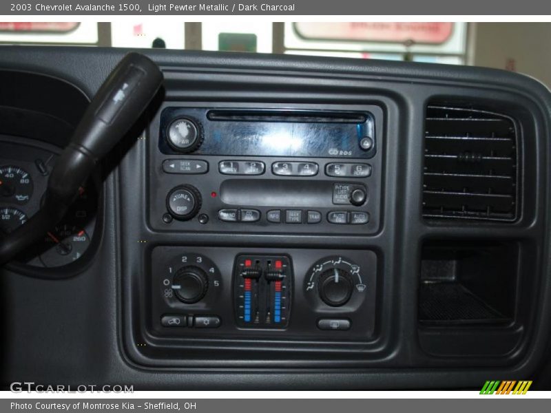 Light Pewter Metallic / Dark Charcoal 2003 Chevrolet Avalanche 1500