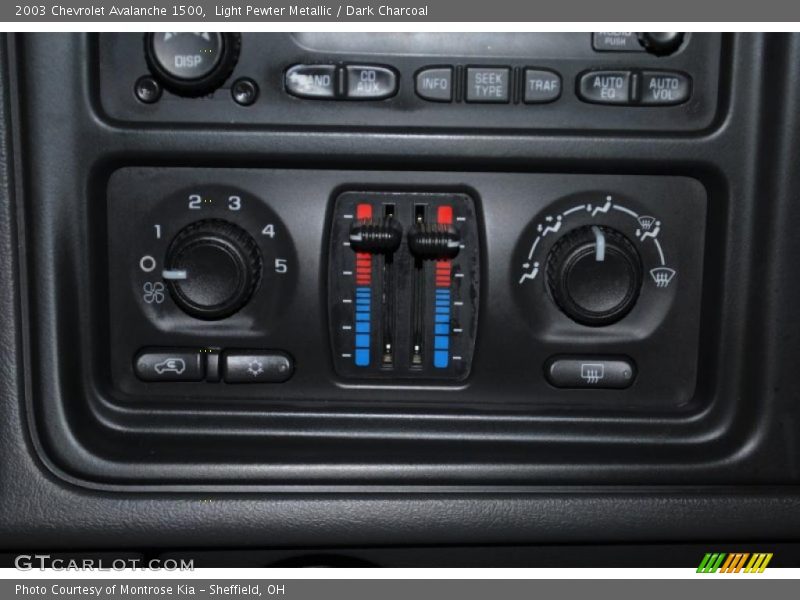 Light Pewter Metallic / Dark Charcoal 2003 Chevrolet Avalanche 1500