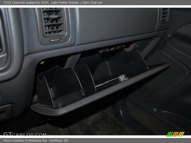 Light Pewter Metallic / Dark Charcoal 2003 Chevrolet Avalanche 1500