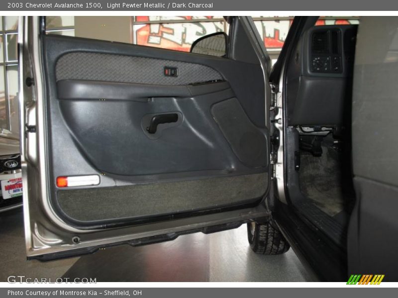 Light Pewter Metallic / Dark Charcoal 2003 Chevrolet Avalanche 1500