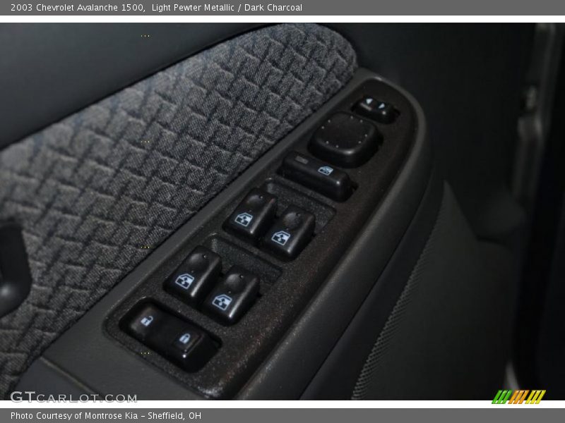 Light Pewter Metallic / Dark Charcoal 2003 Chevrolet Avalanche 1500