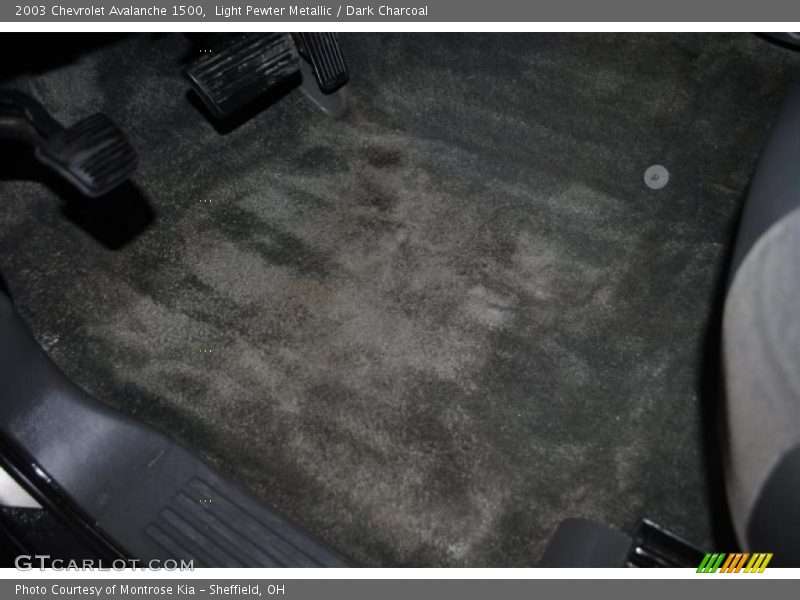 Light Pewter Metallic / Dark Charcoal 2003 Chevrolet Avalanche 1500