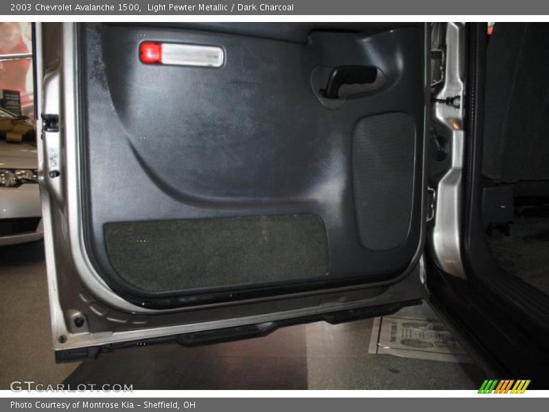Light Pewter Metallic / Dark Charcoal 2003 Chevrolet Avalanche 1500