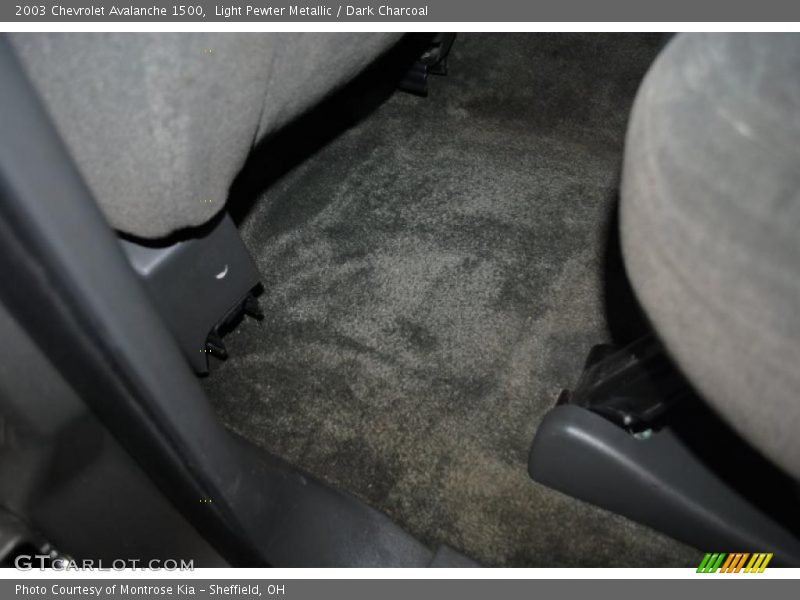 Light Pewter Metallic / Dark Charcoal 2003 Chevrolet Avalanche 1500