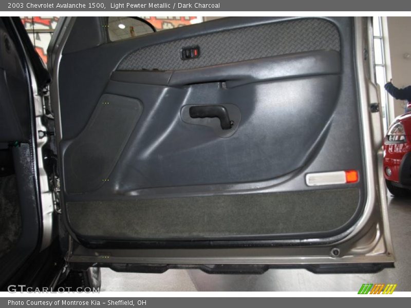 Light Pewter Metallic / Dark Charcoal 2003 Chevrolet Avalanche 1500