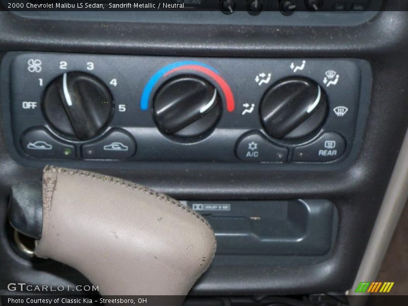 Controls of 2000 Malibu LS Sedan