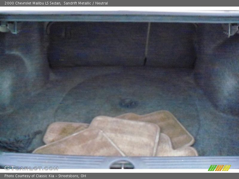  2000 Malibu LS Sedan Trunk