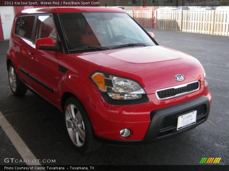 Front 3/4 View of 2011 Soul Sport