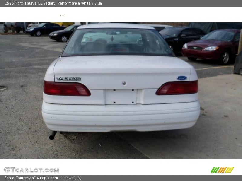 Performance White / Blue 1995 Ford Taurus GL Sedan