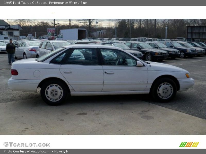 Performance White / Blue 1995 Ford Taurus GL Sedan
