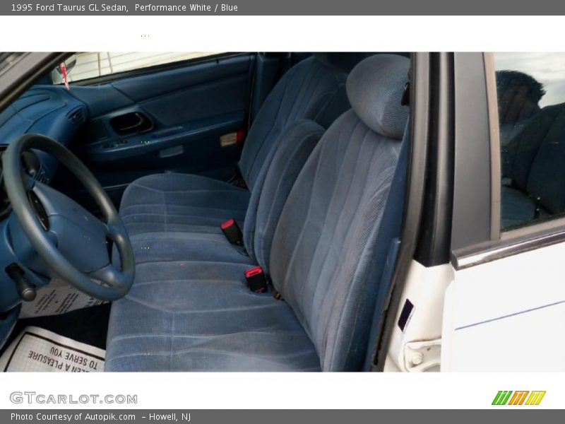 Performance White / Blue 1995 Ford Taurus GL Sedan