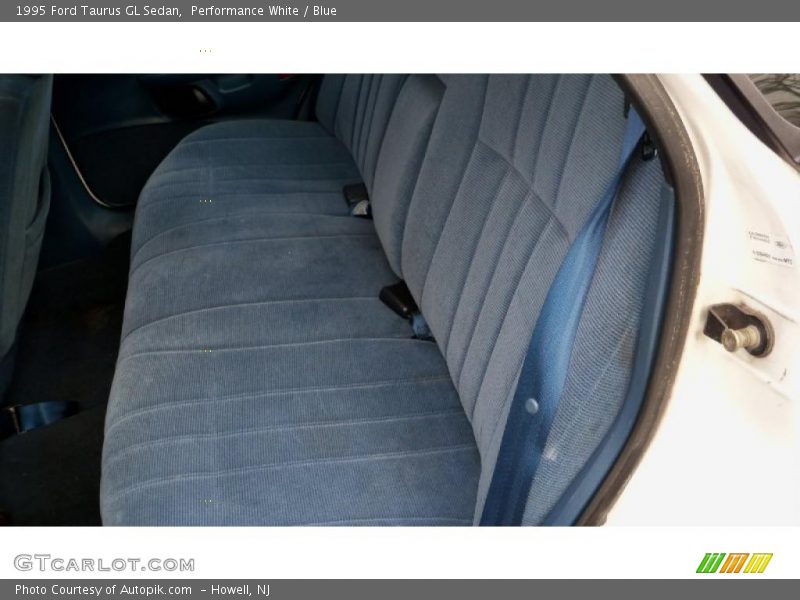 Performance White / Blue 1995 Ford Taurus GL Sedan