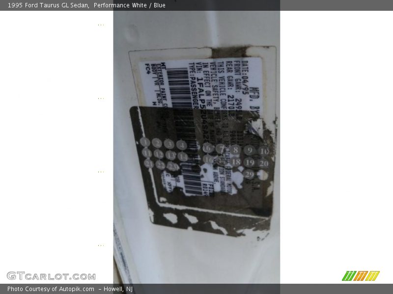 Performance White / Blue 1995 Ford Taurus GL Sedan