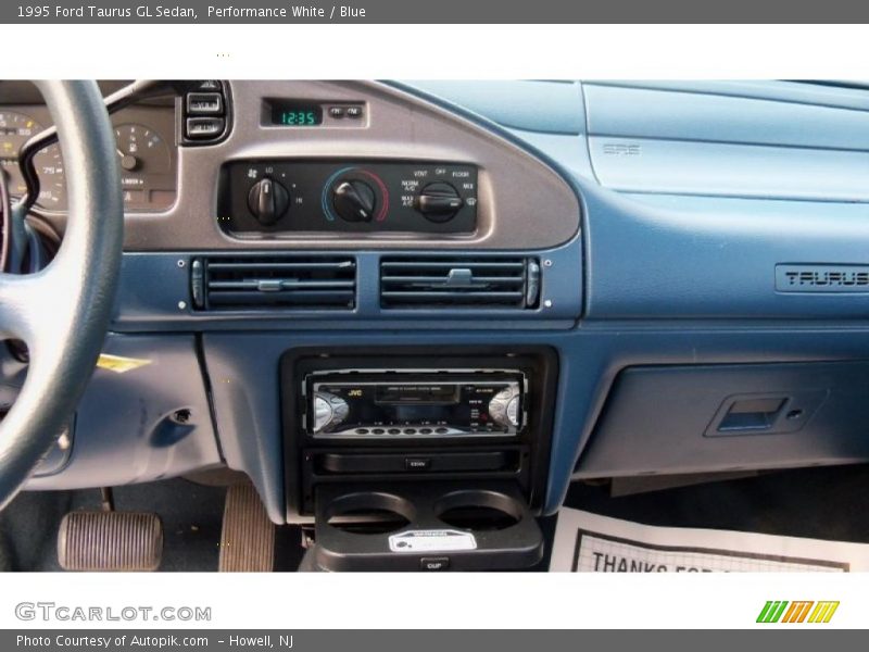 Performance White / Blue 1995 Ford Taurus GL Sedan