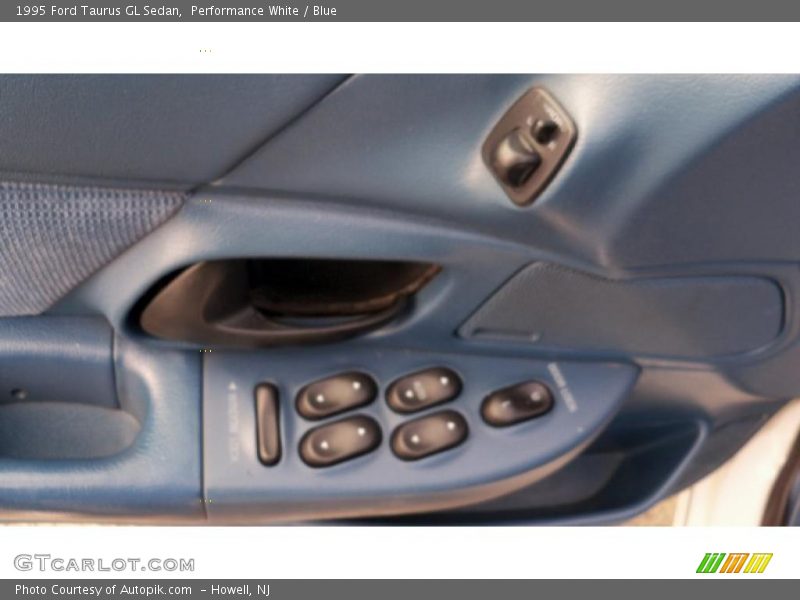 Performance White / Blue 1995 Ford Taurus GL Sedan