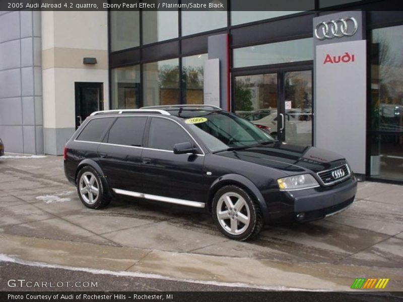 Front 3/4 View of 2005 Allroad 4.2 quattro