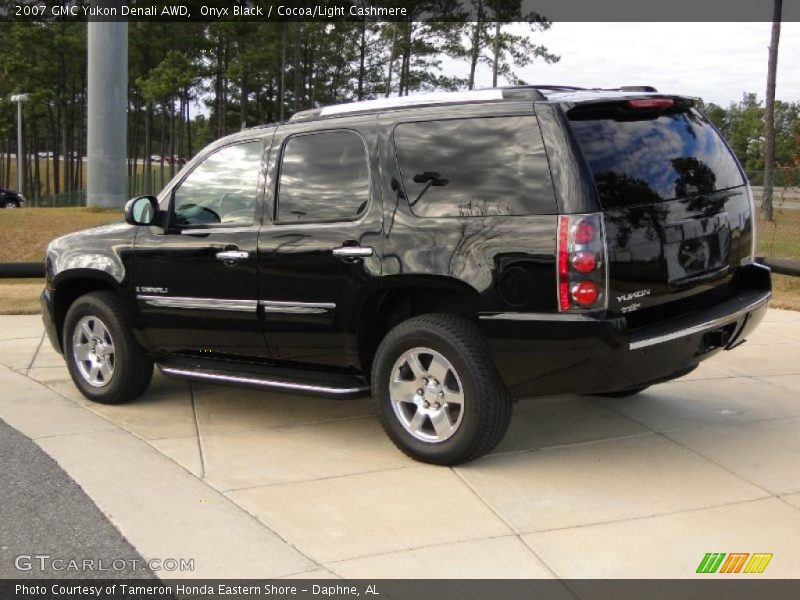 Onyx Black / Cocoa/Light Cashmere 2007 GMC Yukon Denali AWD