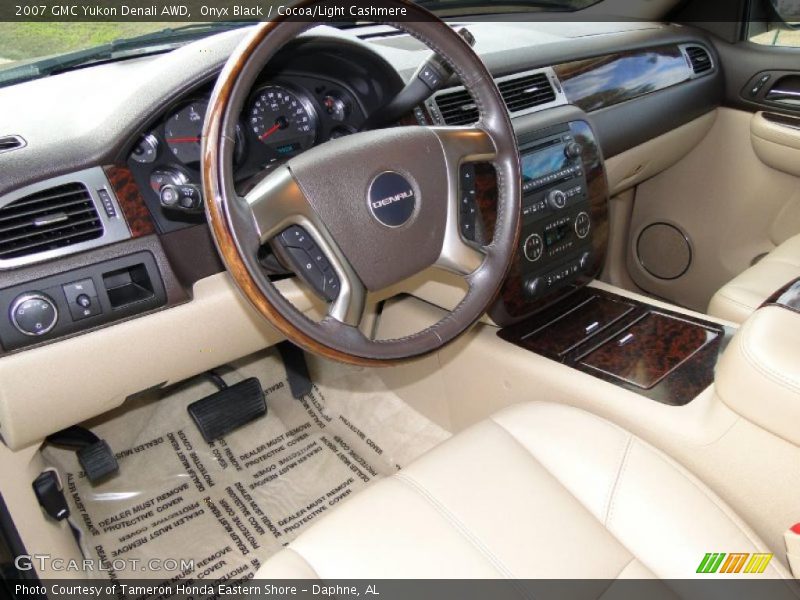 Onyx Black / Cocoa/Light Cashmere 2007 GMC Yukon Denali AWD